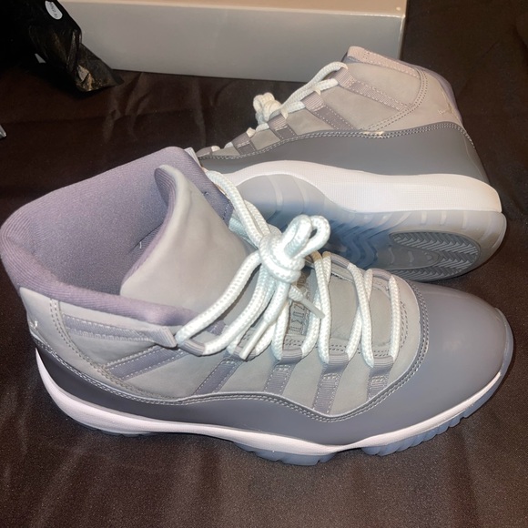 Jordan 11’s Cool Greys - Picture 2 of 8
